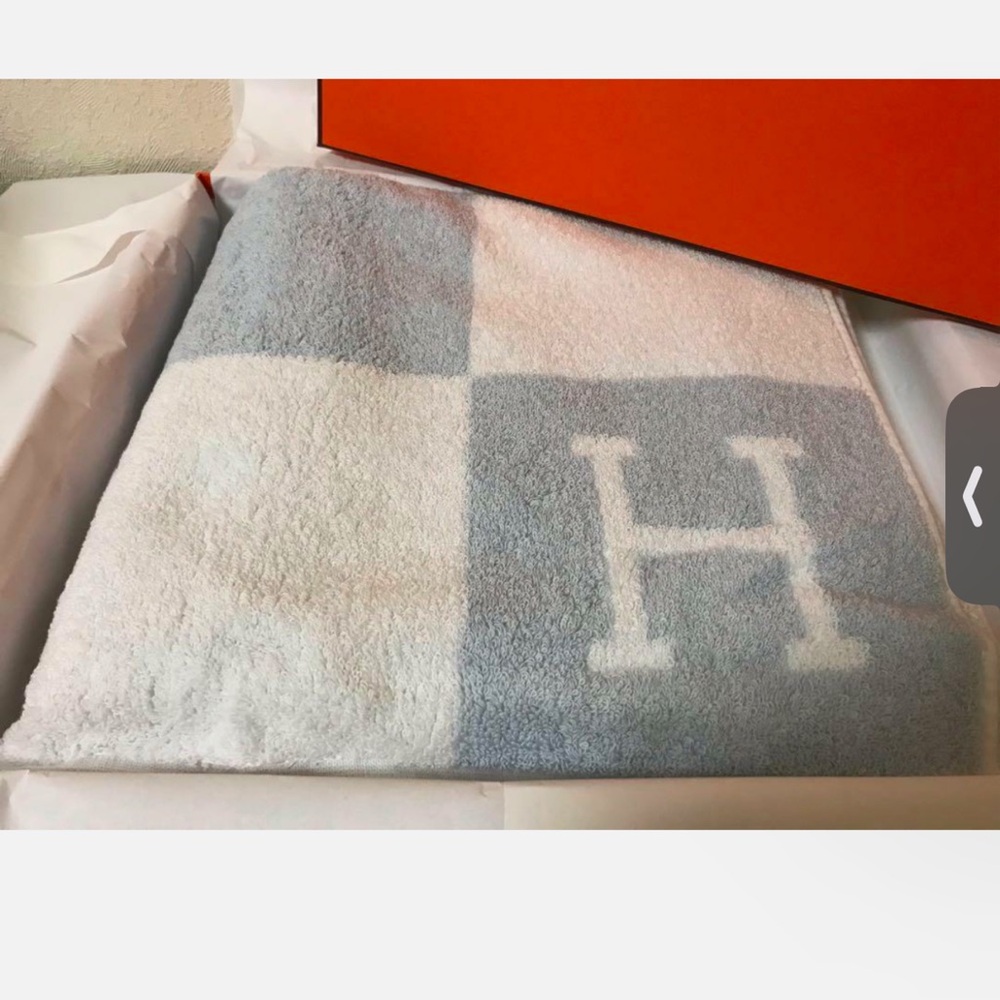 HERMES Paris Avalon Blue Baby Bath Towel Guest Towel